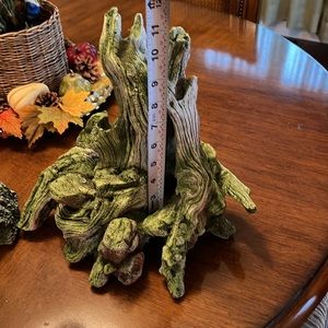 Aquarium plants and decor